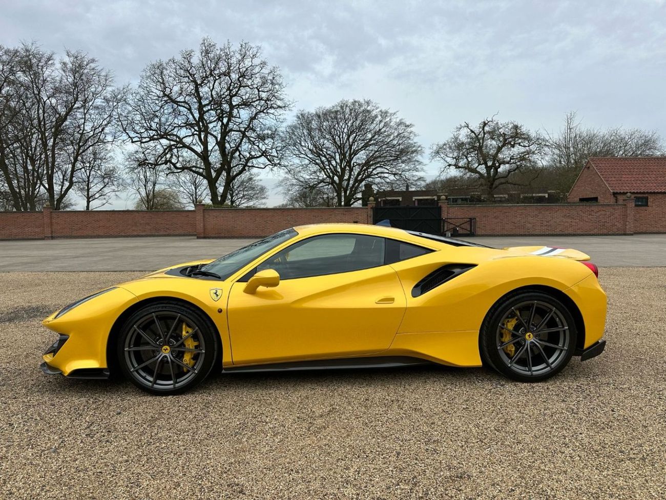 Ferrari 488 Pista 3.9L RIGHT HAND DRIVE Ferrari 488 Pista in Giallo Triplo Strato
