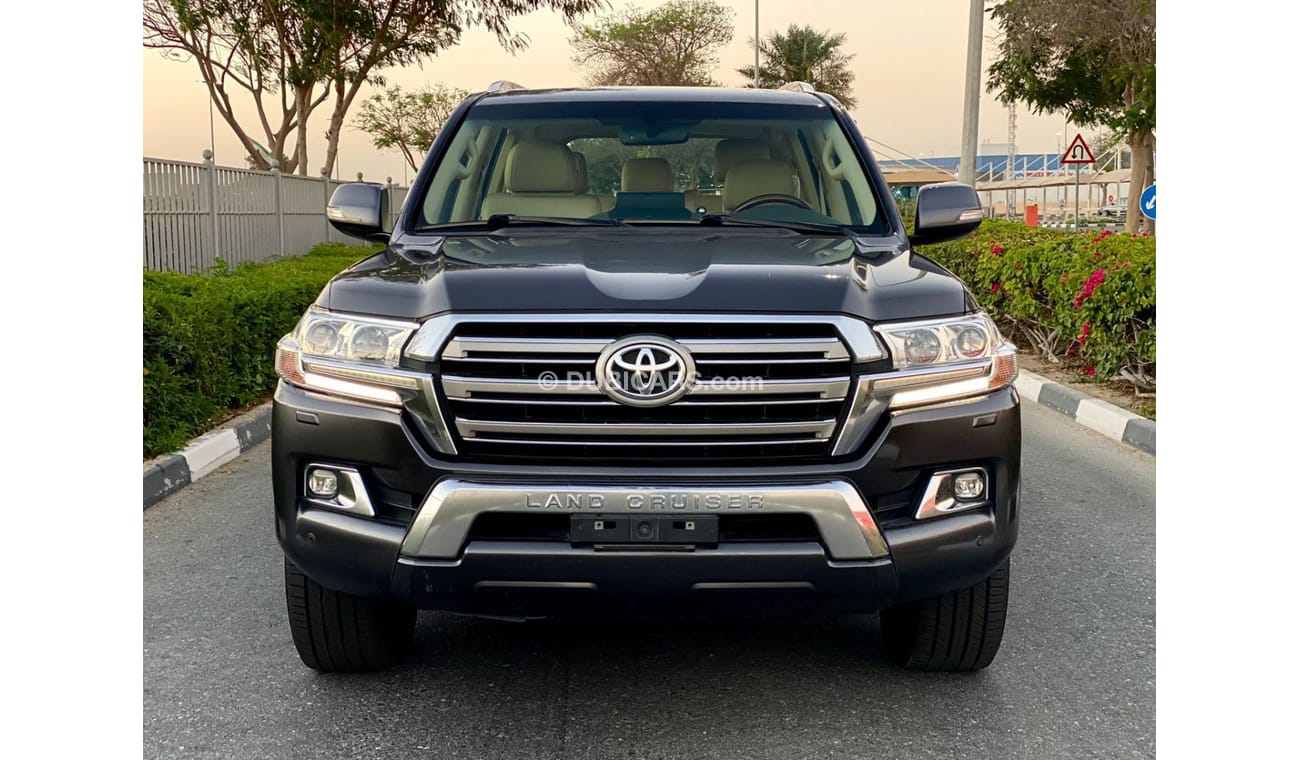 Toyota Land Cruiser GXR V8 5.7