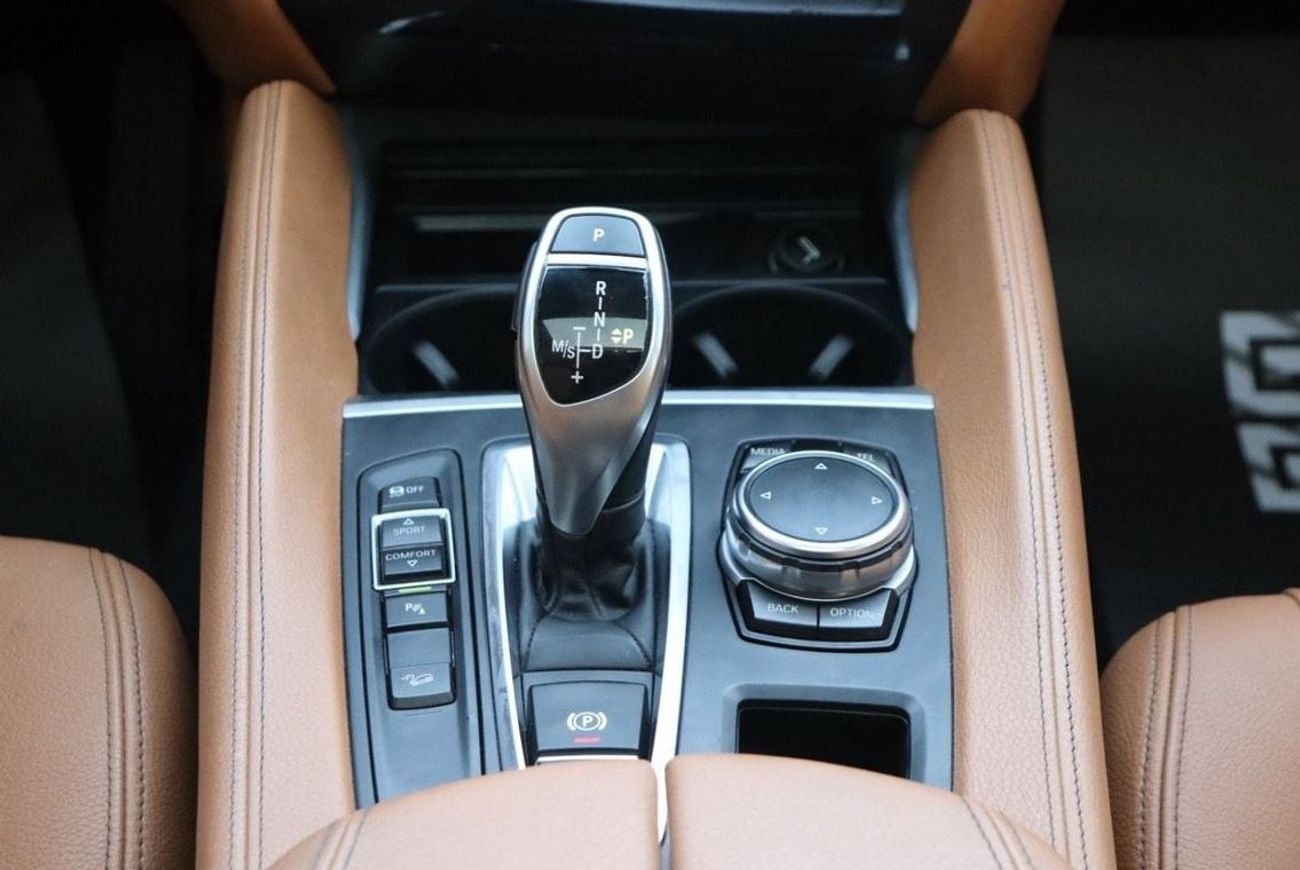 BMW X6 35i Executive 3.0L BMW X6 35i / 2016 / GCC / Free Accident/ Only 85,000KM