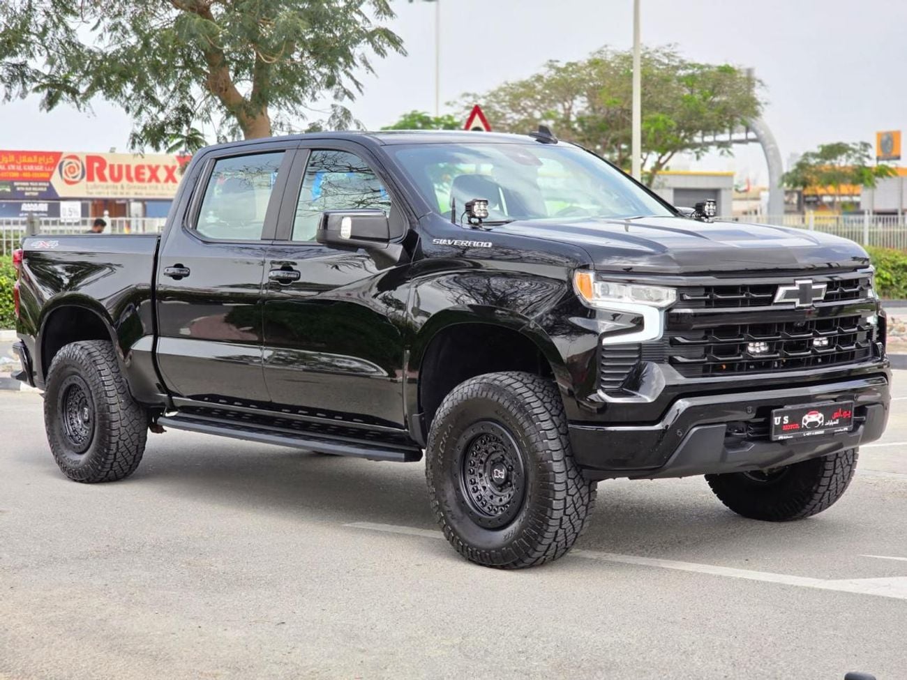 Chevrolet Silverado 5.3 V8 LT DOUBLE CABIN WITH LIFT KIT 2024 GCC AL GHANDI IN MINT CONDITION