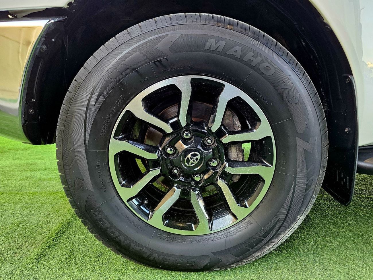 تويوتا هيلوكس SGLX HILUX DIESEL / AUTOMATIC / WIDE BODY/ AUTO WINDOWS / FULL OPTION