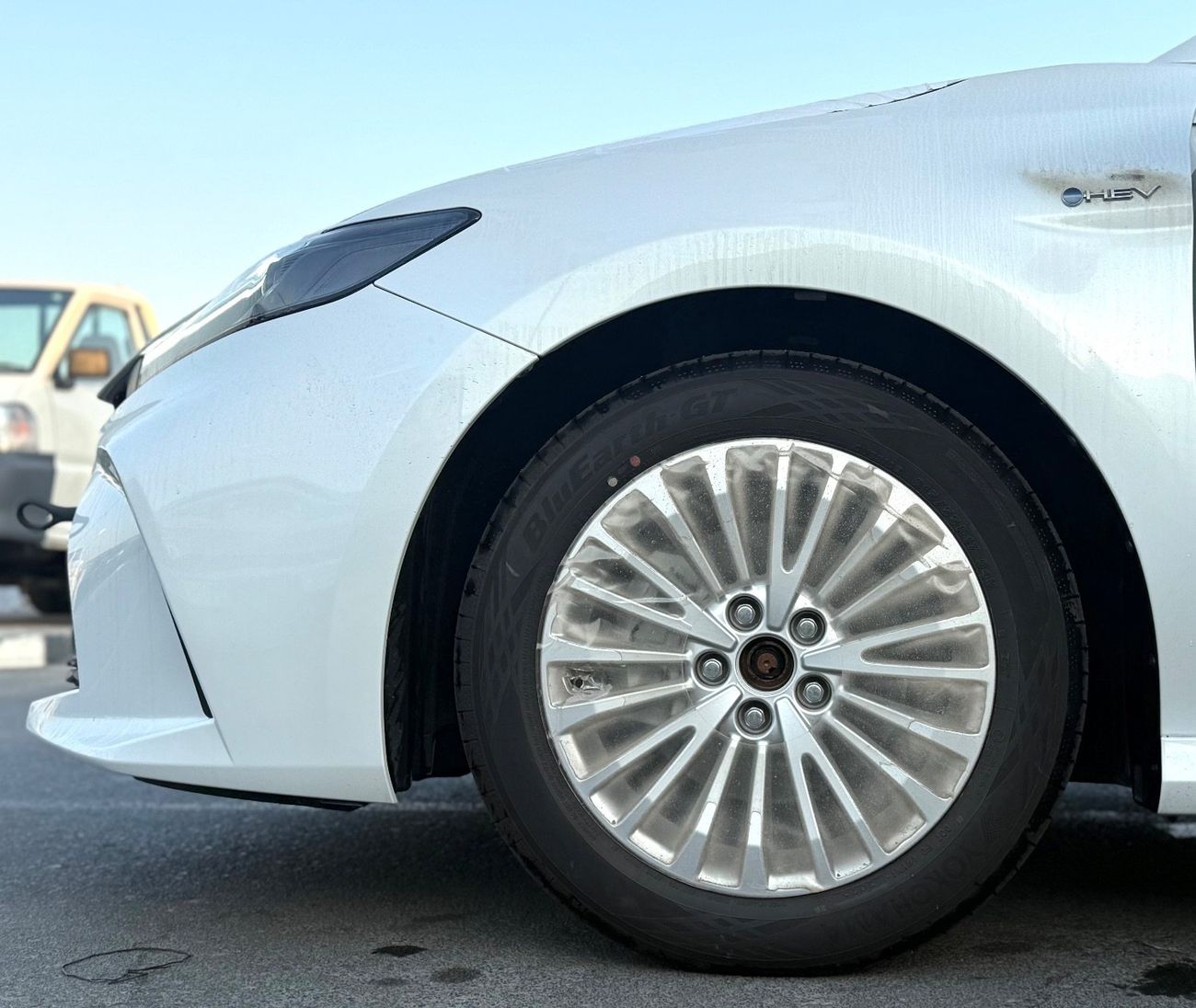 Toyota Camry XLE 2.5L Hybrid