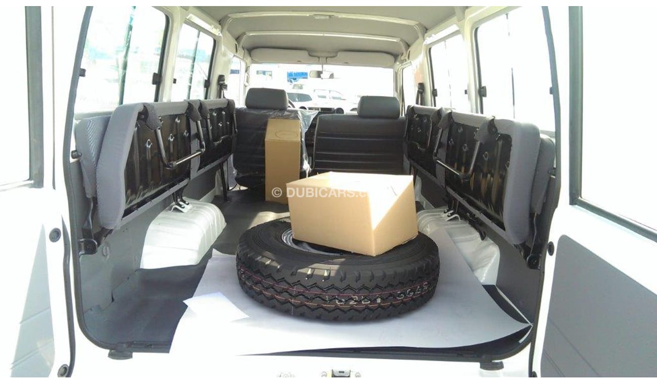 Toyota Land Cruiser Hard Top 78 LX 13, Diesel, 13 Seats