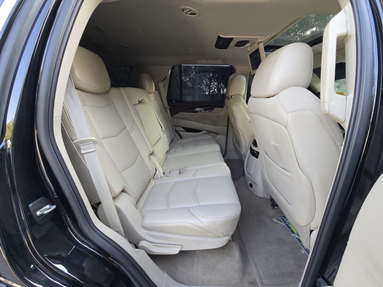 Cadillac Escalade Platinum 6.2L CADILLAC ESCALADE 2015 GCC PLATINUM // FULL OPITION // PERFECT CONDITION