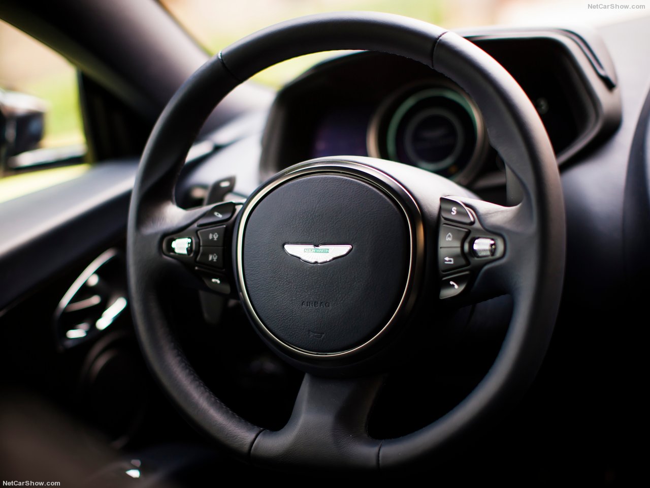 أستون مارتن DB11 interior - Steering Wheel