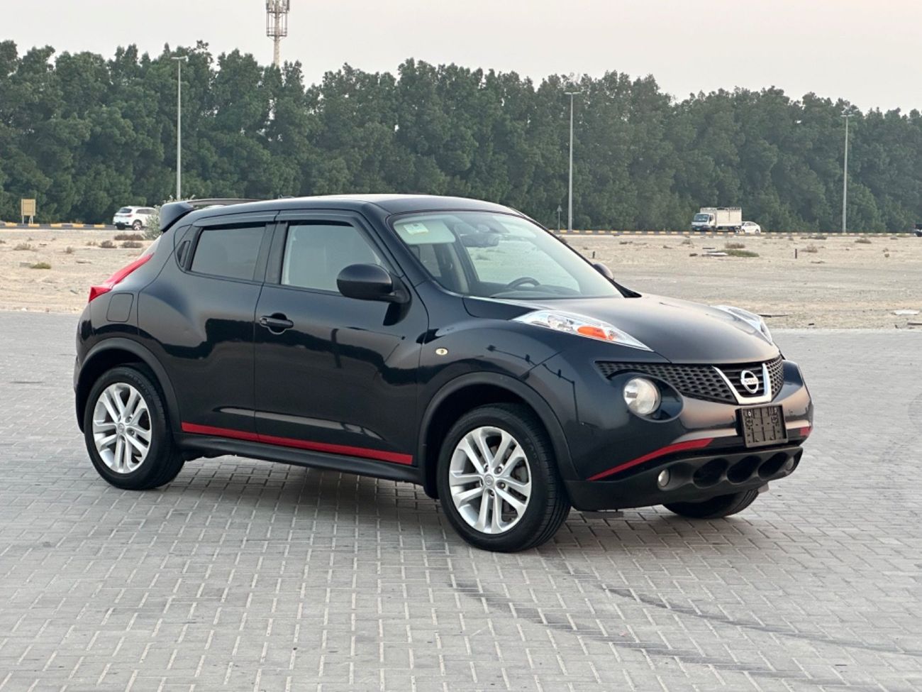 نيسان جوك موديل 2013 حاله ممتازه من الداخل و الخارج فل مواصفات فتحه وجلد ومثبت سرعه وتحكم كهربي كامل