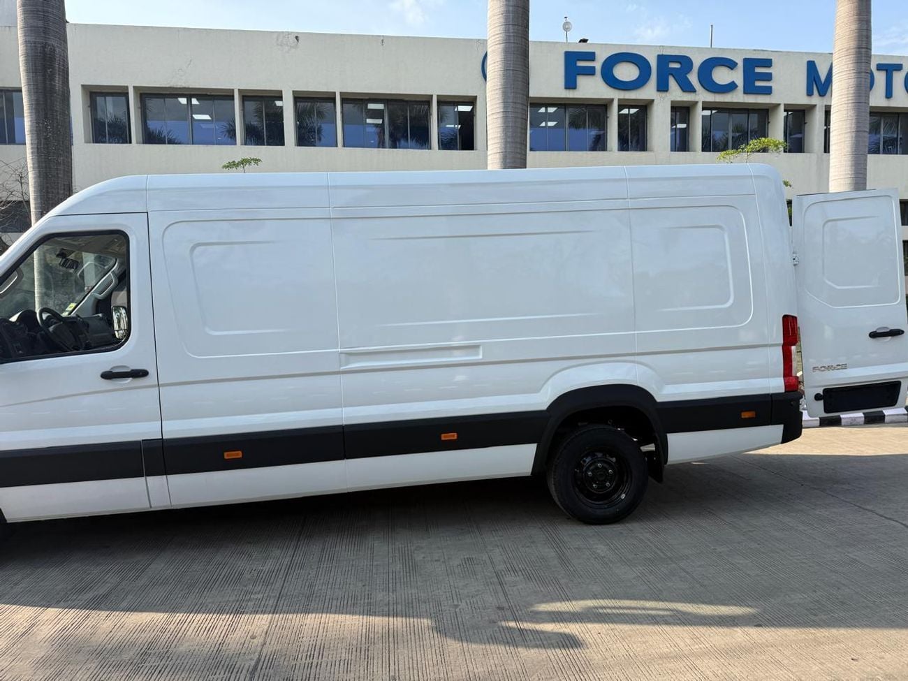 فورس أوربانيا FORCE URBANIA CARGO VAN – BRAND NEW – GCC SPEC  Spacious and reliable cargo van powered by a 2.6L tu