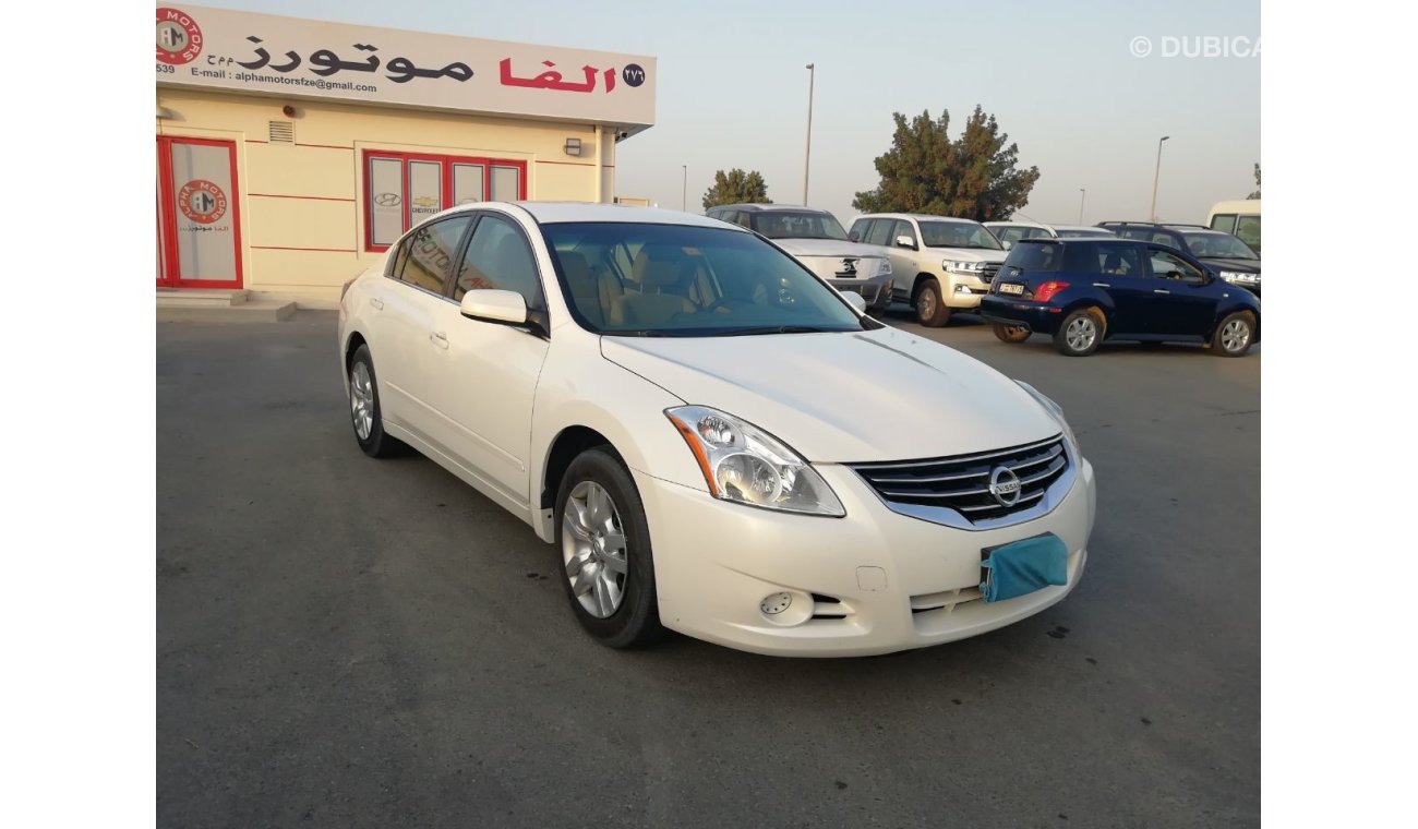 Nissan Altima mid options 2012