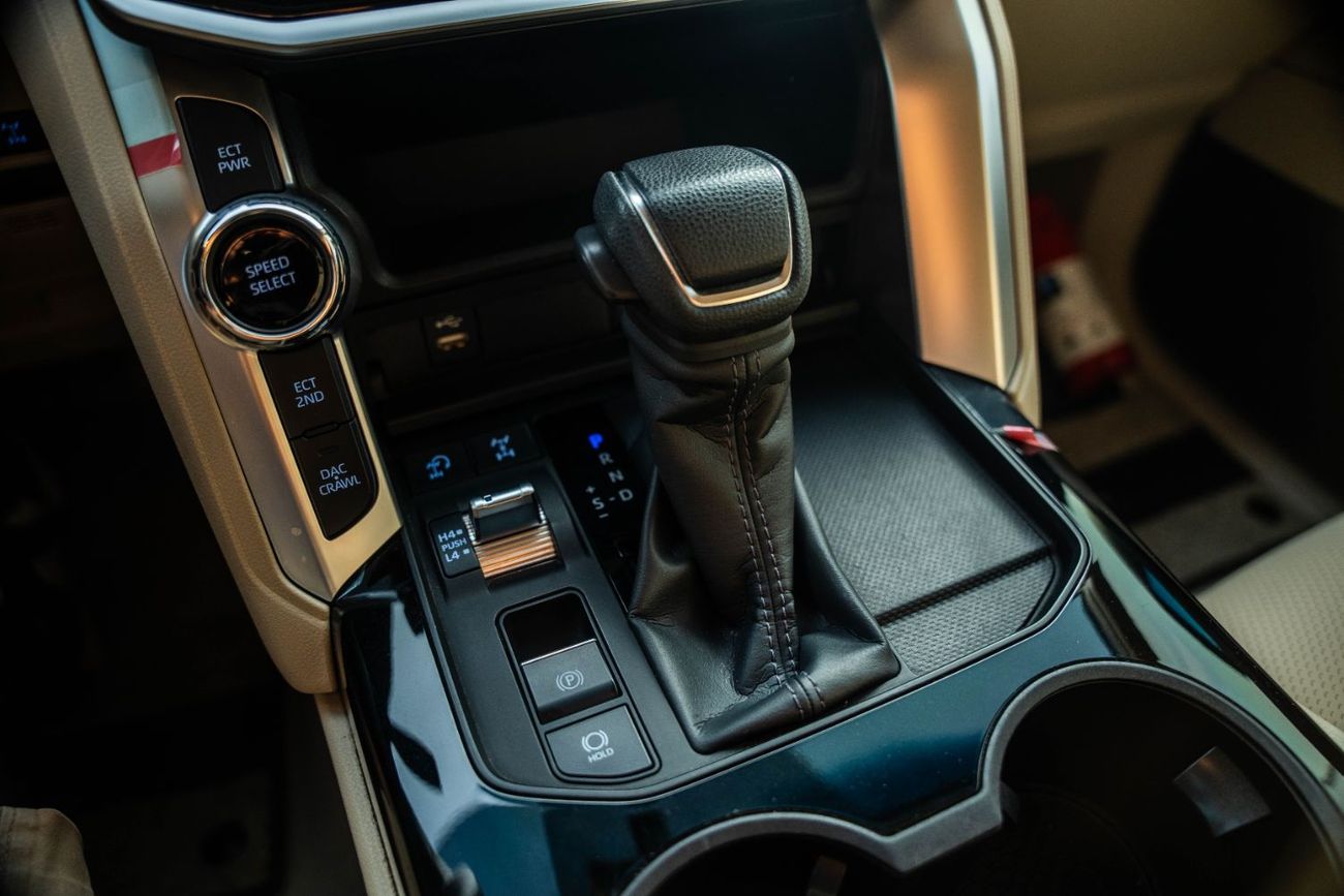 Toyota Land Cruiser EXR 4.0L V6 Agency Warranty Full Service History GCC