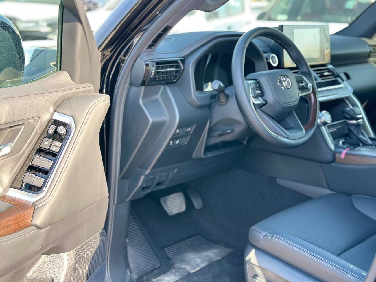 Toyota Land Cruiser GXR 3.5L HEV A/T // 2026 // High Option with Power & Cooling & Leather Seats , Wireless Charge // Sp