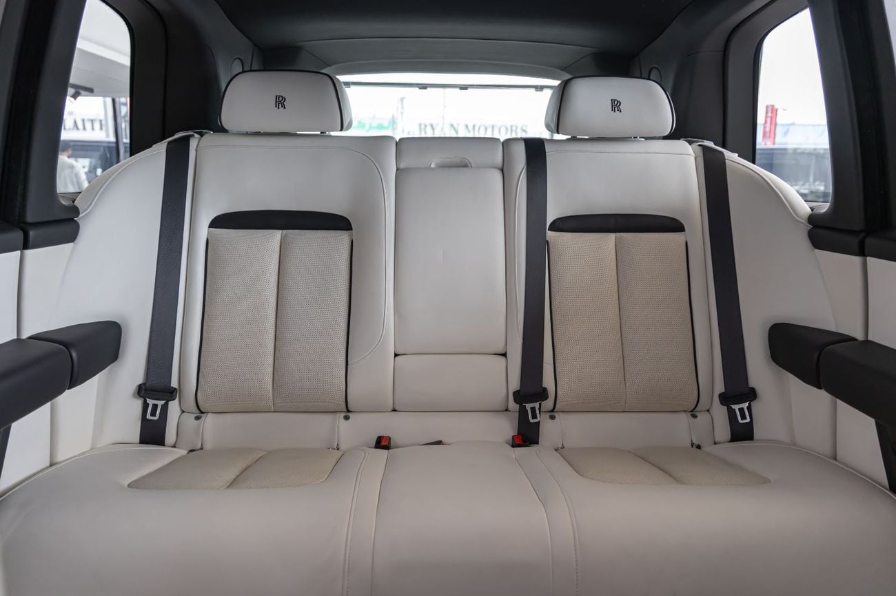 Rolls-Royce Cullinan ROLLS-ROYCE CULLINAN | SILVER BADGE | FULL OPTIONS | BESPOKE SOUND SYSTEM | GCC SPECS | 2025