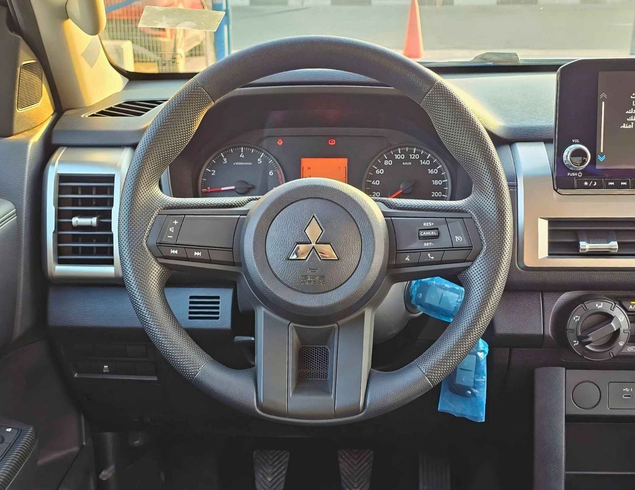 Mitsubishi L200 GLX / DOUBLE CABIN / 2.4L V4 PETROL / DVD CAMERA / ALLOY RIMS (CODE # GLXP)