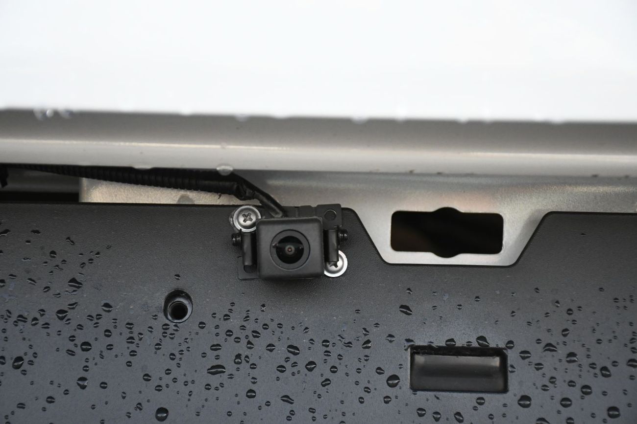 تويوتا هيلوكس Adventure 4.0L V6 With Composer (Ready Stock)