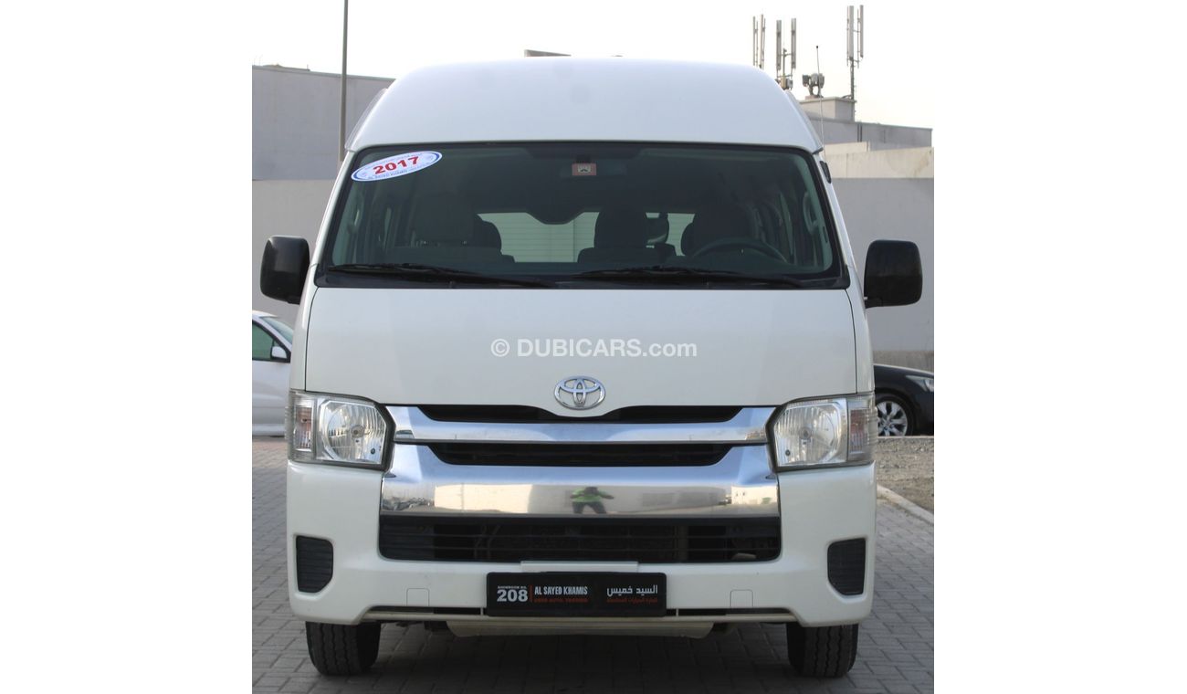 Toyota Hiace GL - High Roof LWB Toyota haice 2017 GCC white excellent condition without accident