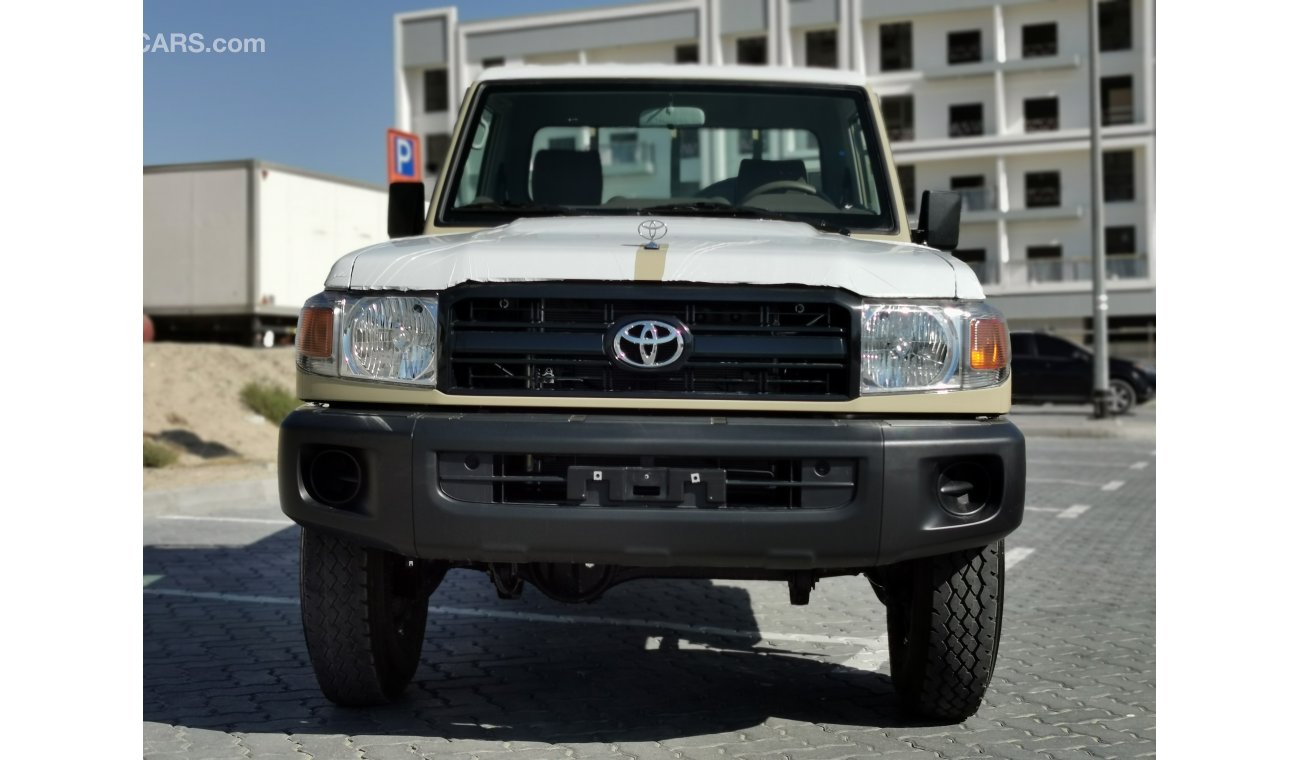 تويوتا لاند كروزر بيك آب 4.0L PETROL, 16" TYRE, TRAILER COUPLING, MANUAL WINDOWS (CODE # LCSC02)