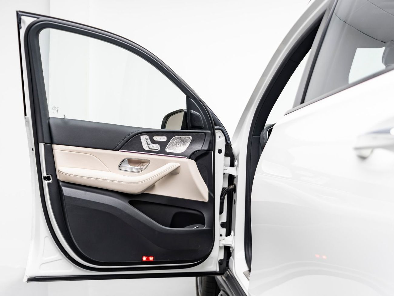 مرسيدس بنز GLS 450 Premium + 3.0L (389 HP)