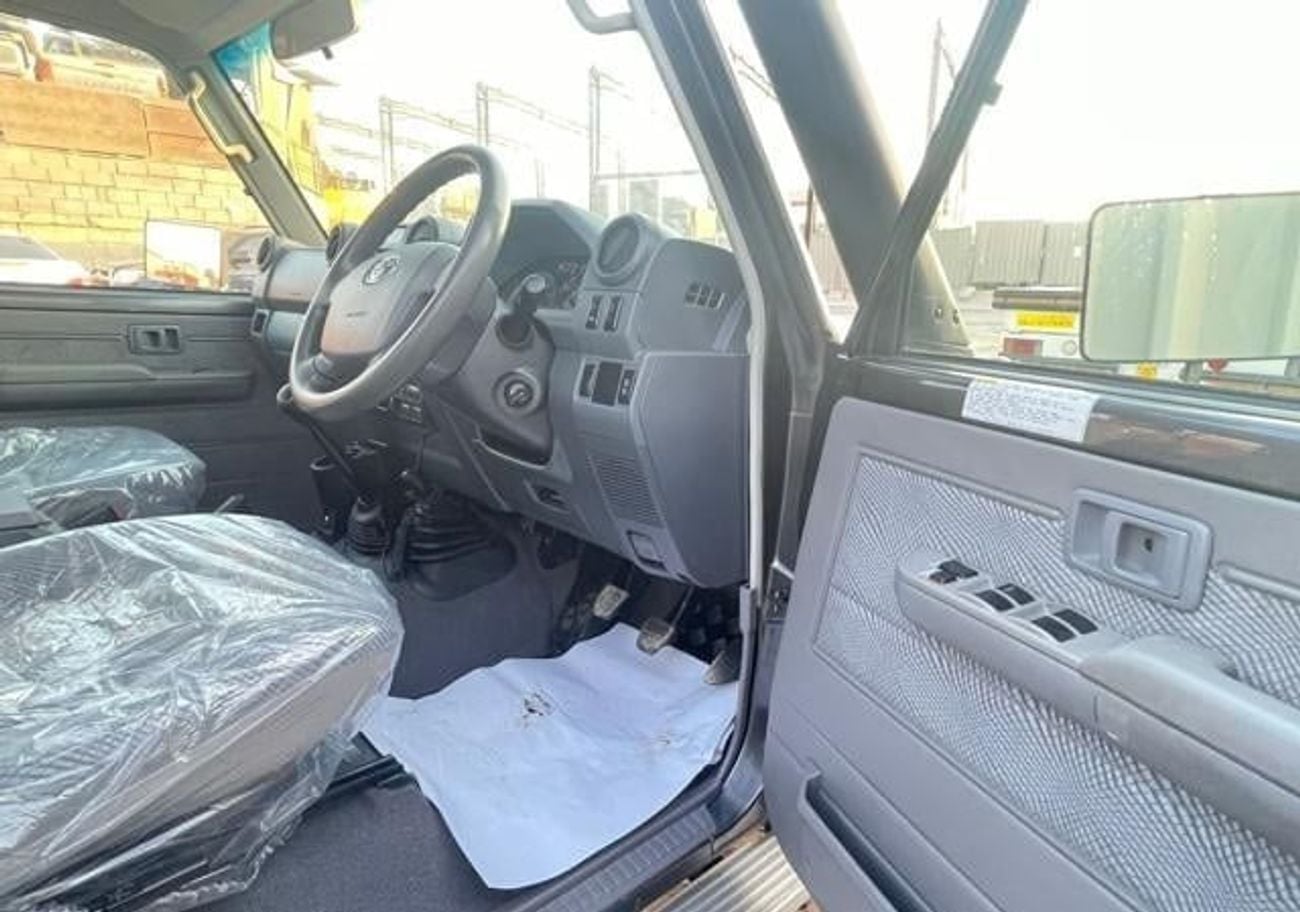 Toyota Land Cruiser Pick Up DIESEL 4.5 LITER ,RIGHT HAND DRIVE ,ONLY FOR EXPORT AVAILABLE