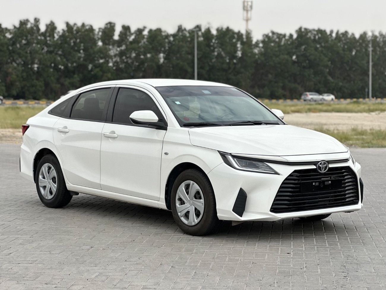 Toyota Yaris E