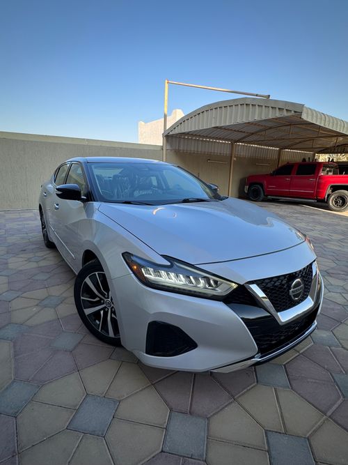 نيسان ماكسيما