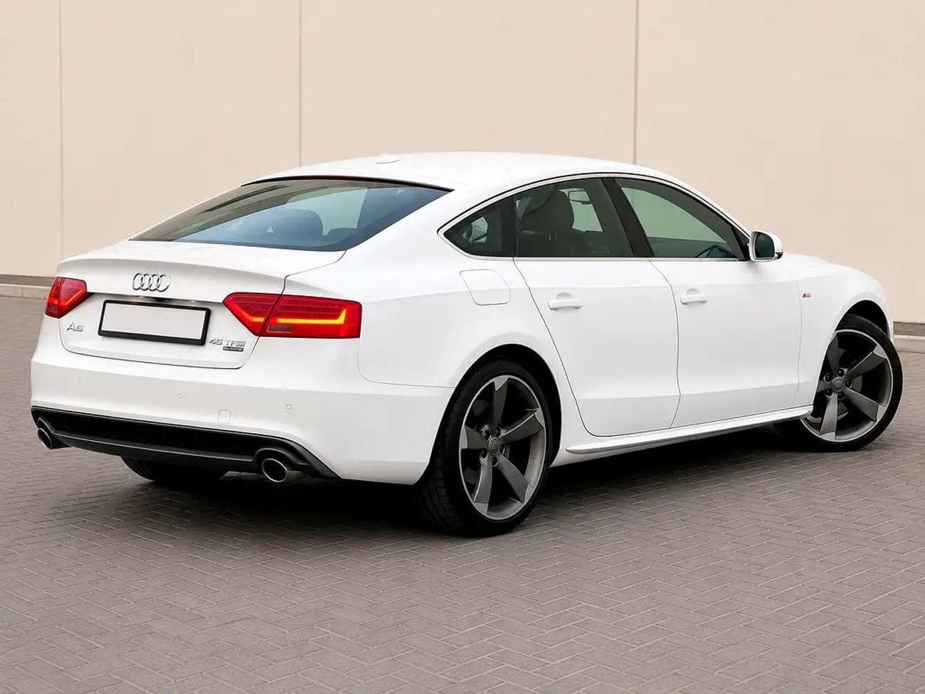 Audi A5 S-Line 2.0L TFSI GCC Specs - Excellent Condition