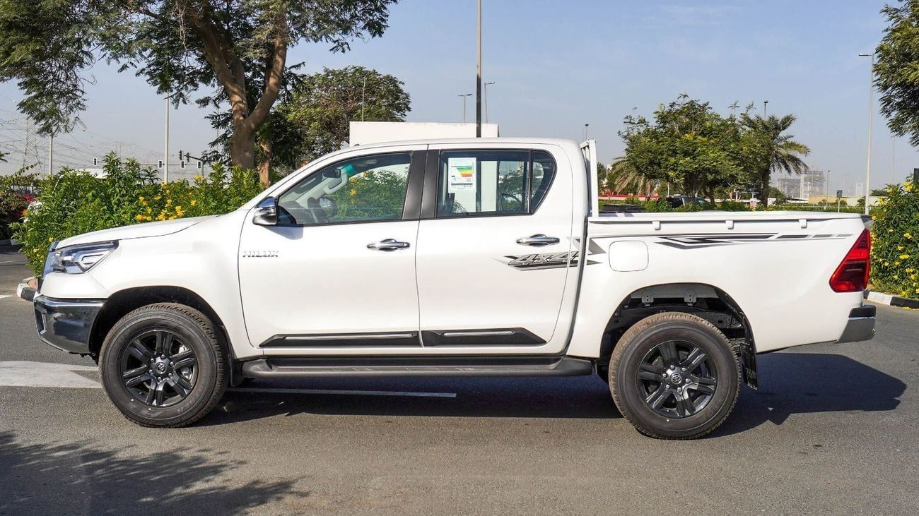 تويوتا هيلوكس SR5 ECTAGR005 – 2026 Toyota Hilux Double Cab 2.7L Petrol Manual 4wd – White w Red