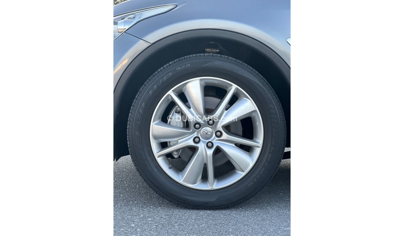 Infiniti QX70 Luxury Plus MODEL 2014 GCC CAR PERFECT CONDITION INSIDE AND OUTSIDE FULL OPTION ONE OWNER 2 keys Pan