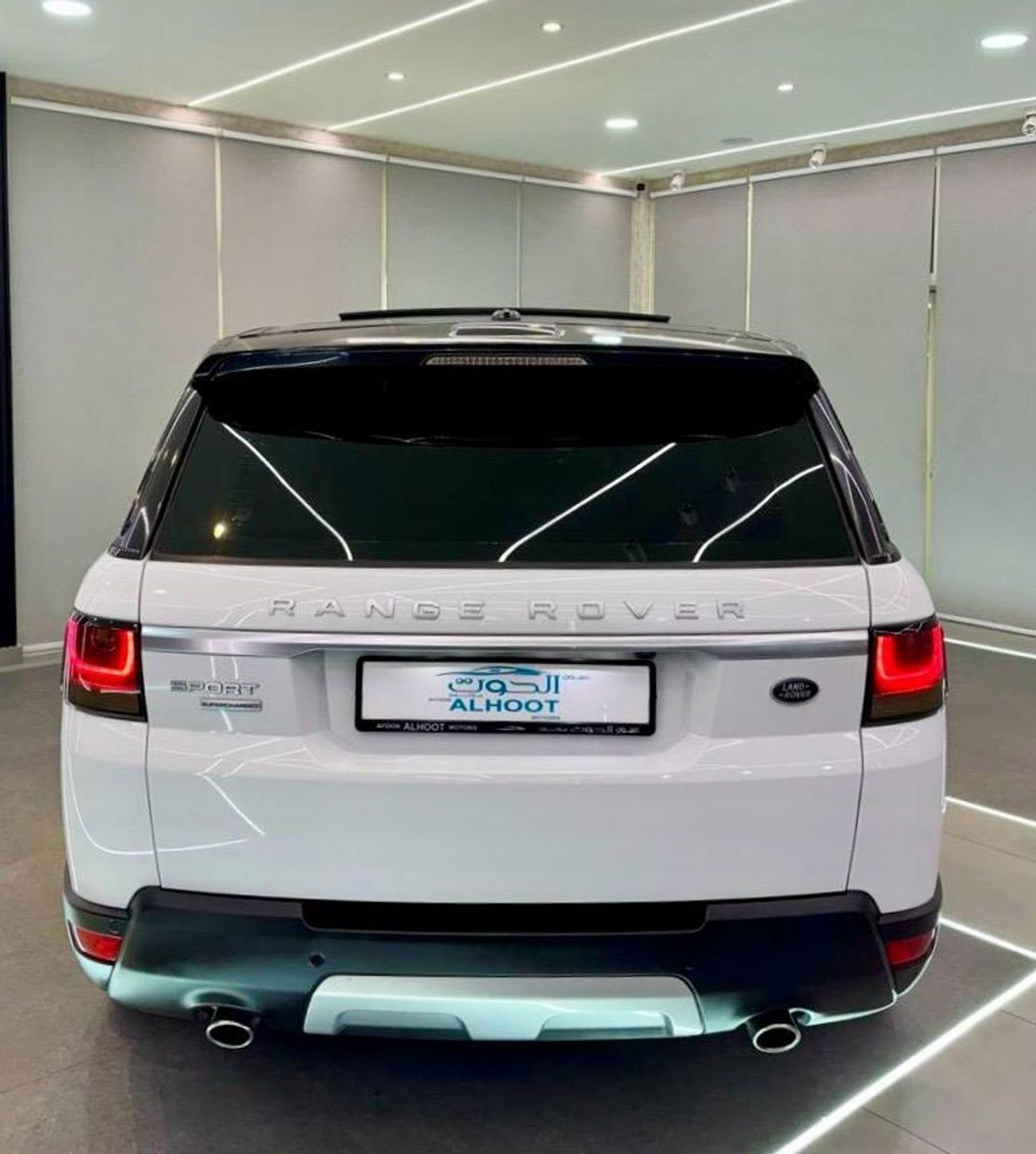 لاند روفر رينج روفر سبورت Supercharged 5.0L SUPERCHARGED RANGE ROVER SPORT V8 || GCC SPECS || FULL OPTIONS || FREE ACCIDENTS