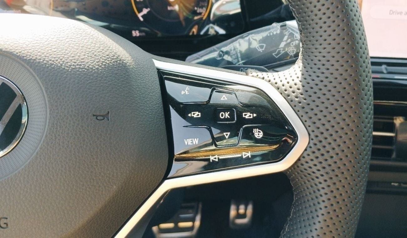 Volkswagen Golf Volkswagen Golf R Line 1.4L TSi Petrol 2024YM | Export Price