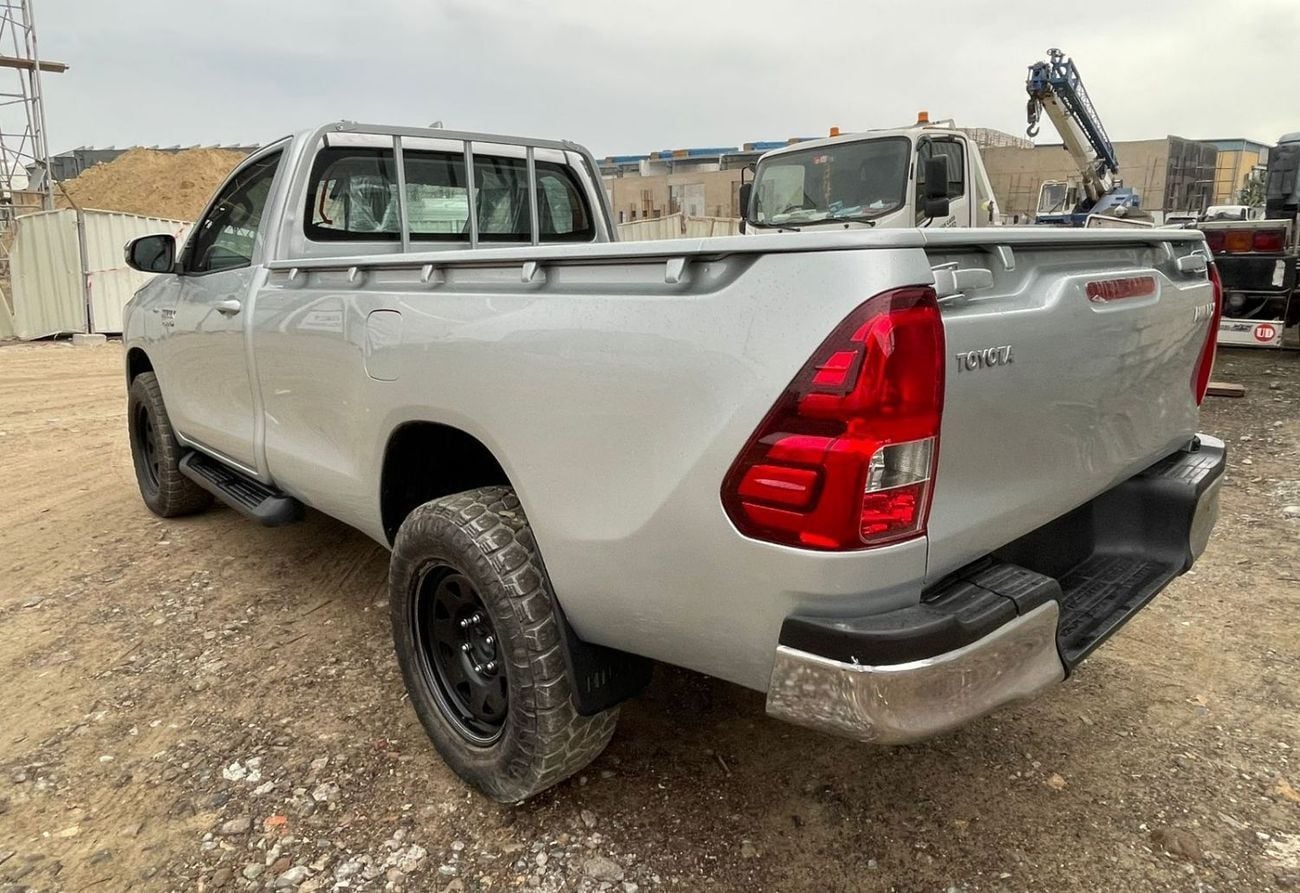 تويوتا هيلوكس GLX diesel engine ,2.8 liter ,manual gear ,year model 2024 ,right hand drive ,only for export availa