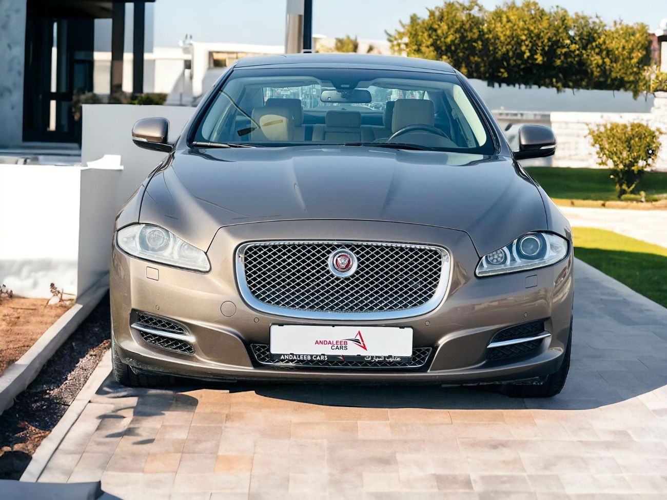 Jaguar XJ AED 980 PM | JAGUAR XJL  LUXURY | FULL AGENCY MAINTAINED | GCC SPECS | FIRST OWNER