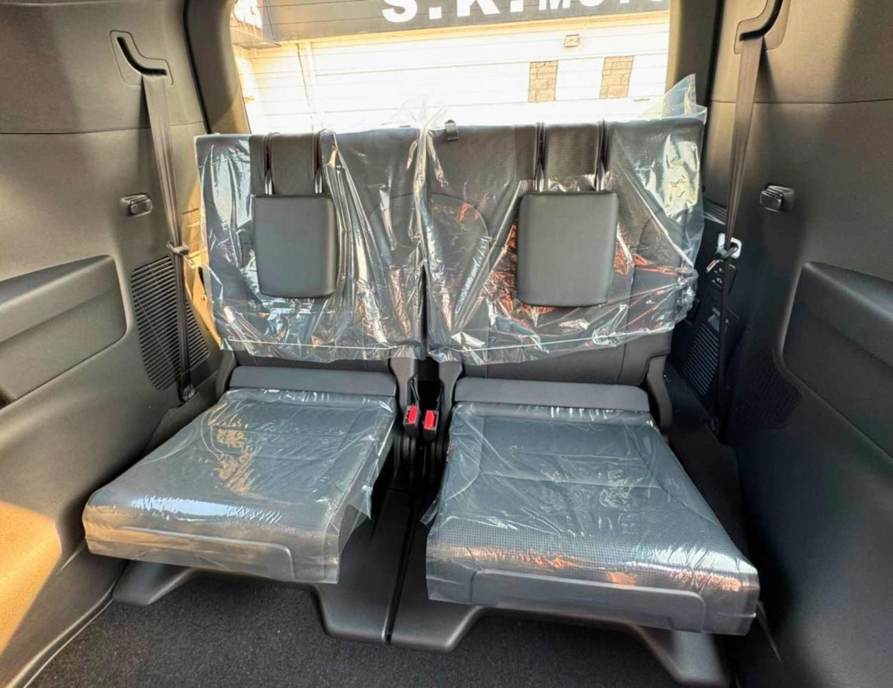 Toyota Land Cruiser VX 3.3L DIESEL TT || REAR ENTERTAINMENT SCREEN / BIG DVD / RADAR / JBL SPEAKERS (CODE # LCDVXS)