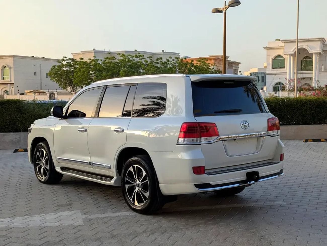 تويوتا لاند كروزر GXR Top Full Option | GCC Specs | V8 4.6L