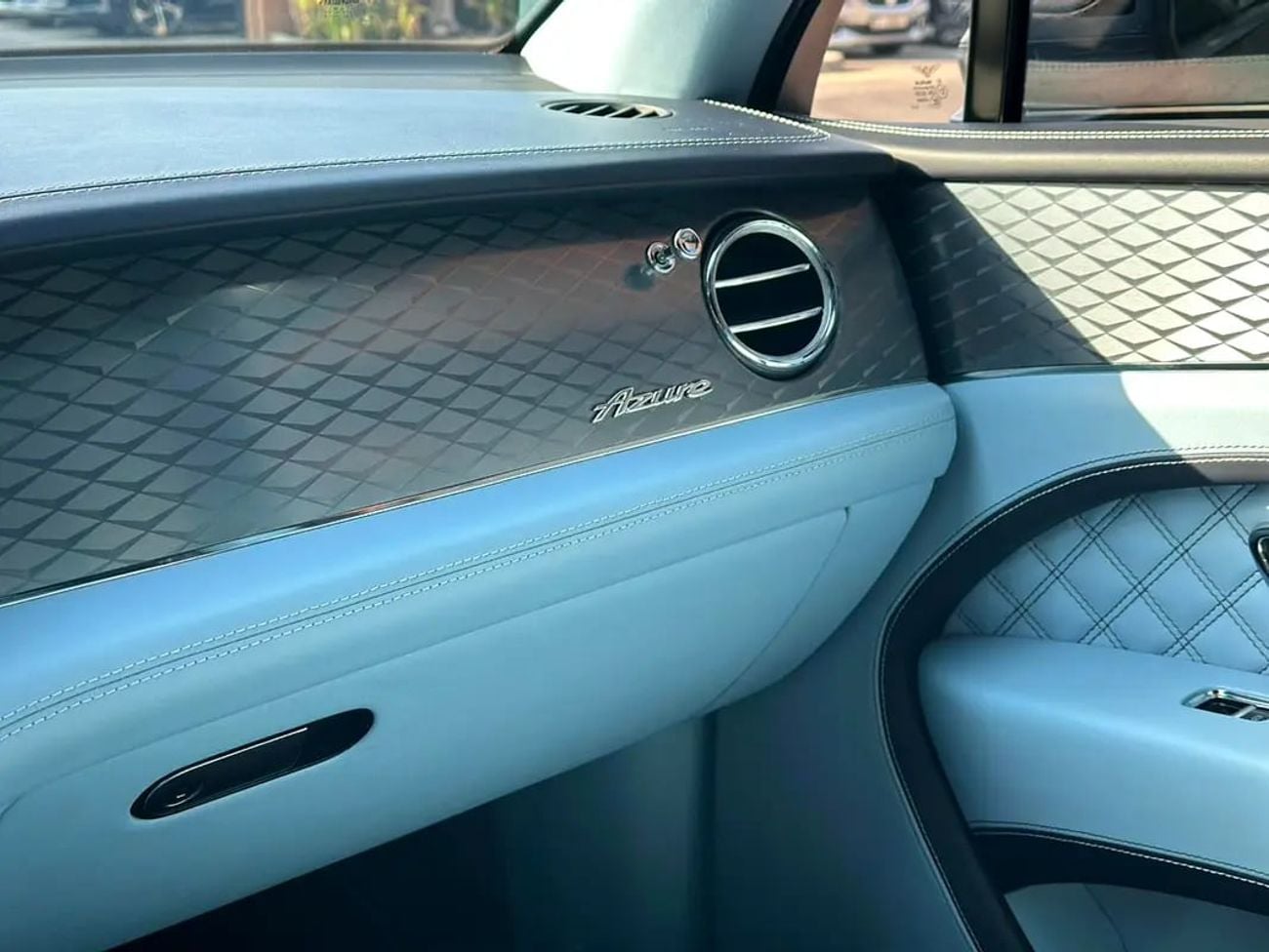 بنتلي بينتايجا 4.0L V8 EWB Azure Azure | GCC Specs | Dealership Warranty | Fully Loaded | Crypto Friendly