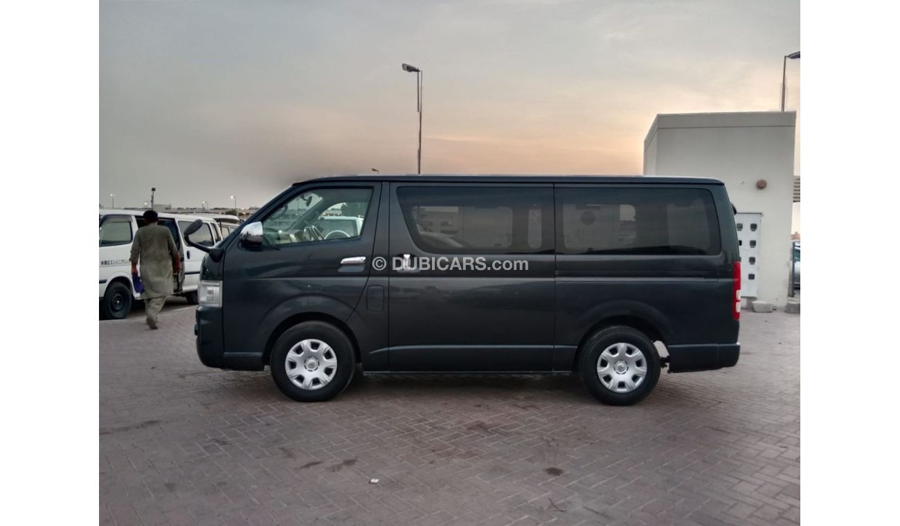 تويوتا هاياس TOYOTA HIACE VAN RIGHT HAND DRIVE (PM1621)