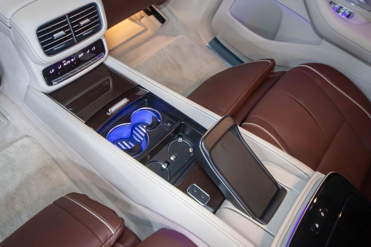 مرسيدس مايباخ gls600 مايباخ Maybach GLS600 | 2024 | 3,500 Km | Two Tone Color