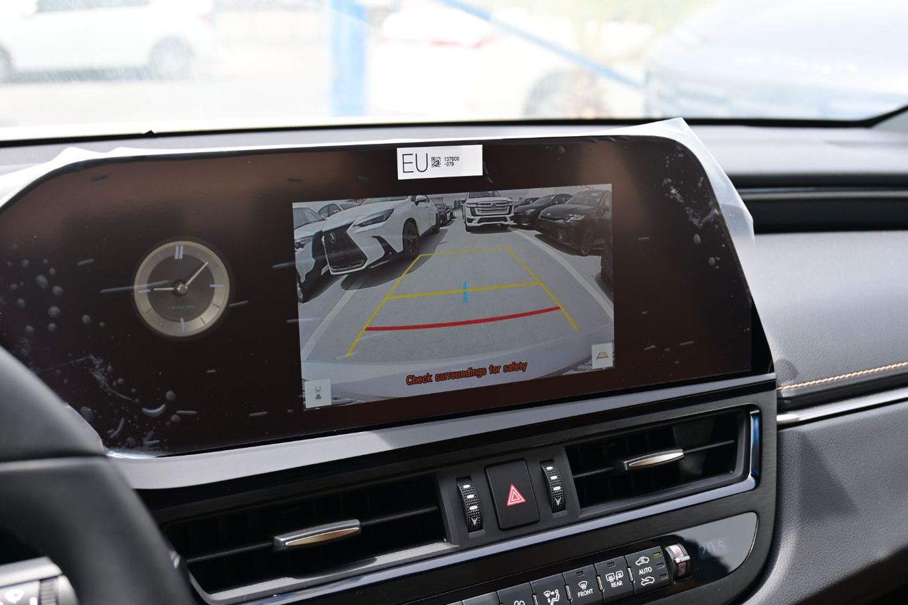 لكزس ES300h Lexus ES300h 2.5L Hybrid Model 2023, Color White