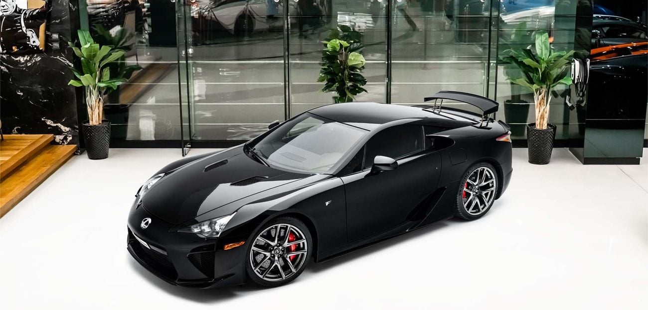 لكزس LFA 4.8L V10 Naturally Aspirated Engine
