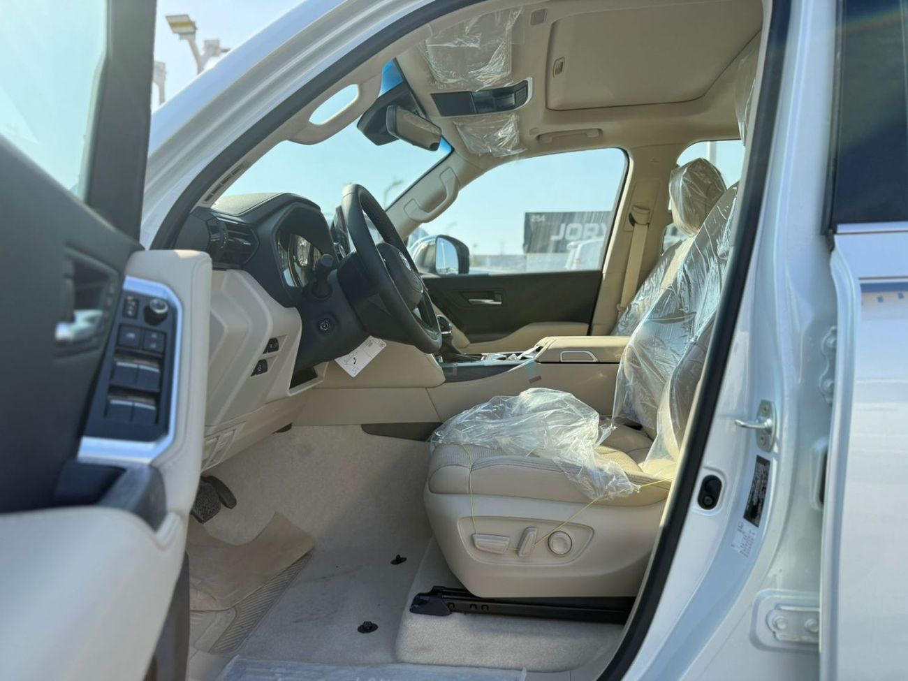 تويوتا لاند كروزر Land Cruiser VXR 3.5L Twin Turbo A/T Petrol 4X4 .7 Seats . 5 Doors 2026 Model