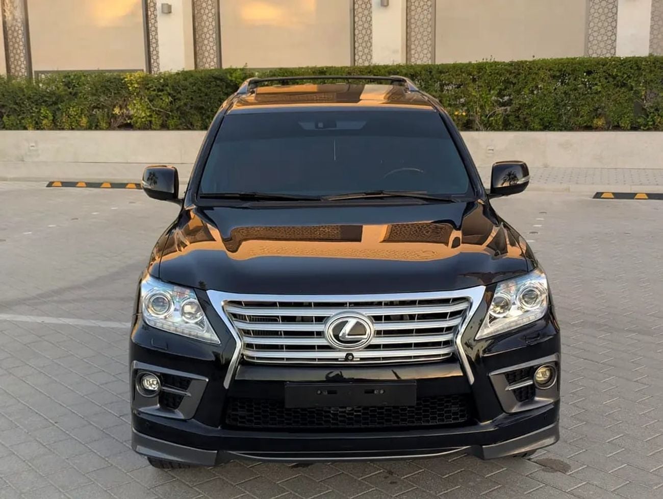 Lexus LX570 LX 570 Sport | GCC Specs | Pristine Condition