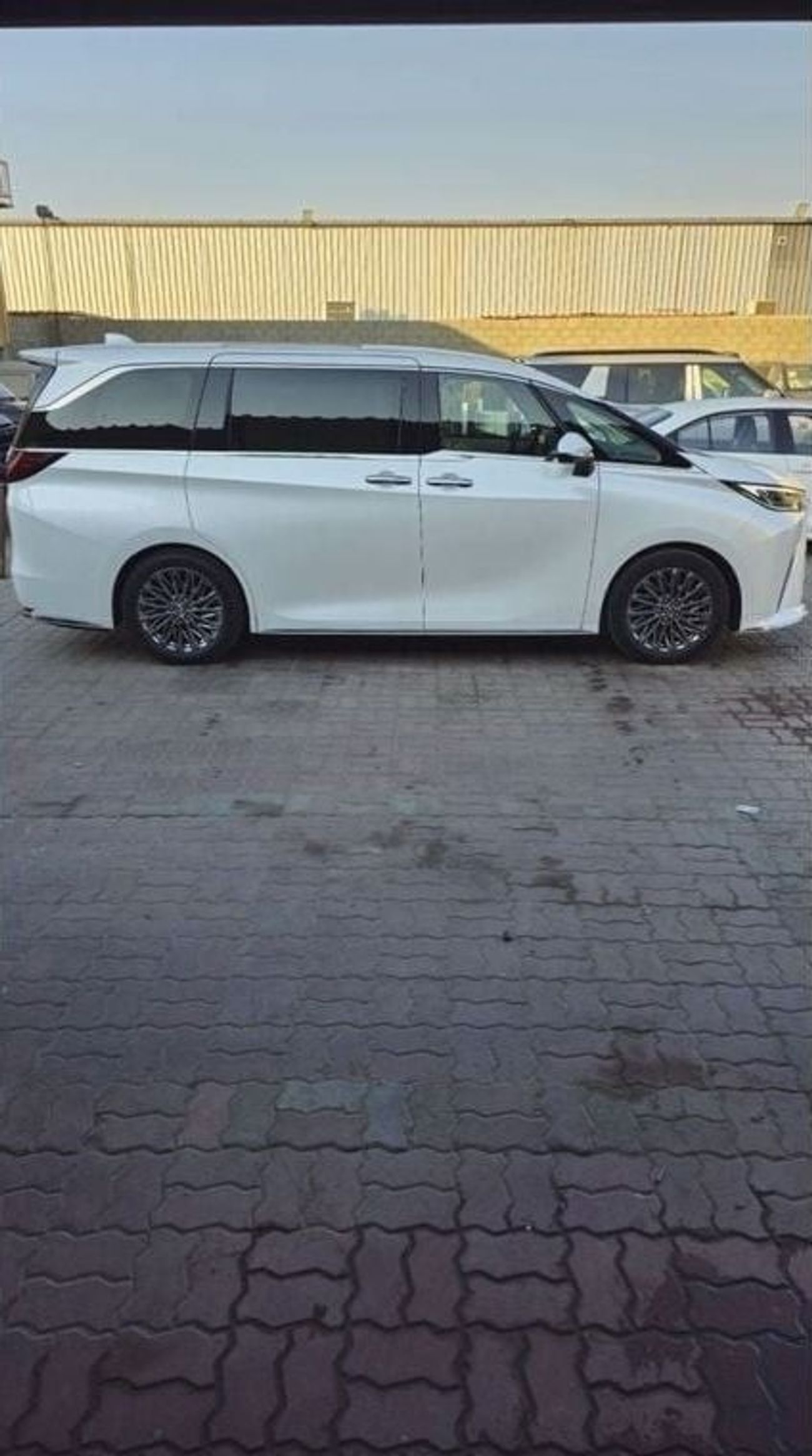 Lexus LM 350h Lexus LM 350h 2.5L