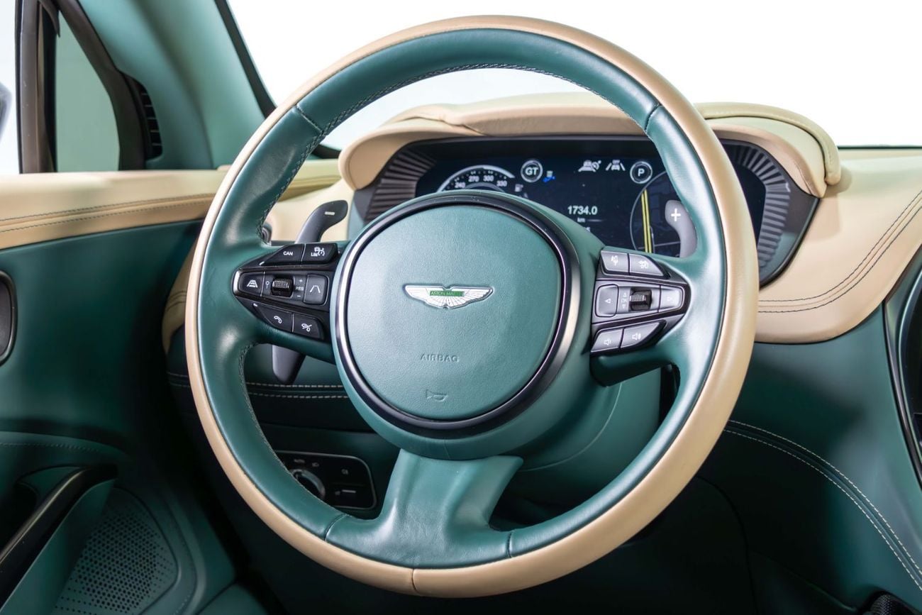 أستون مارتن DBX 