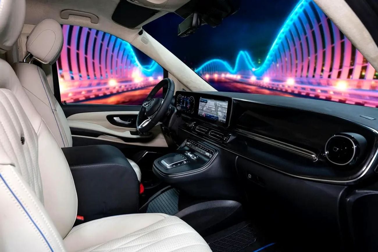 Mercedes-Benz V 300 ARRIVAL MODEL LUXURY MERCEDES GCC V300 with ADDITIONAL REAR AC-2 YEARS WARRANTY BY VLINE