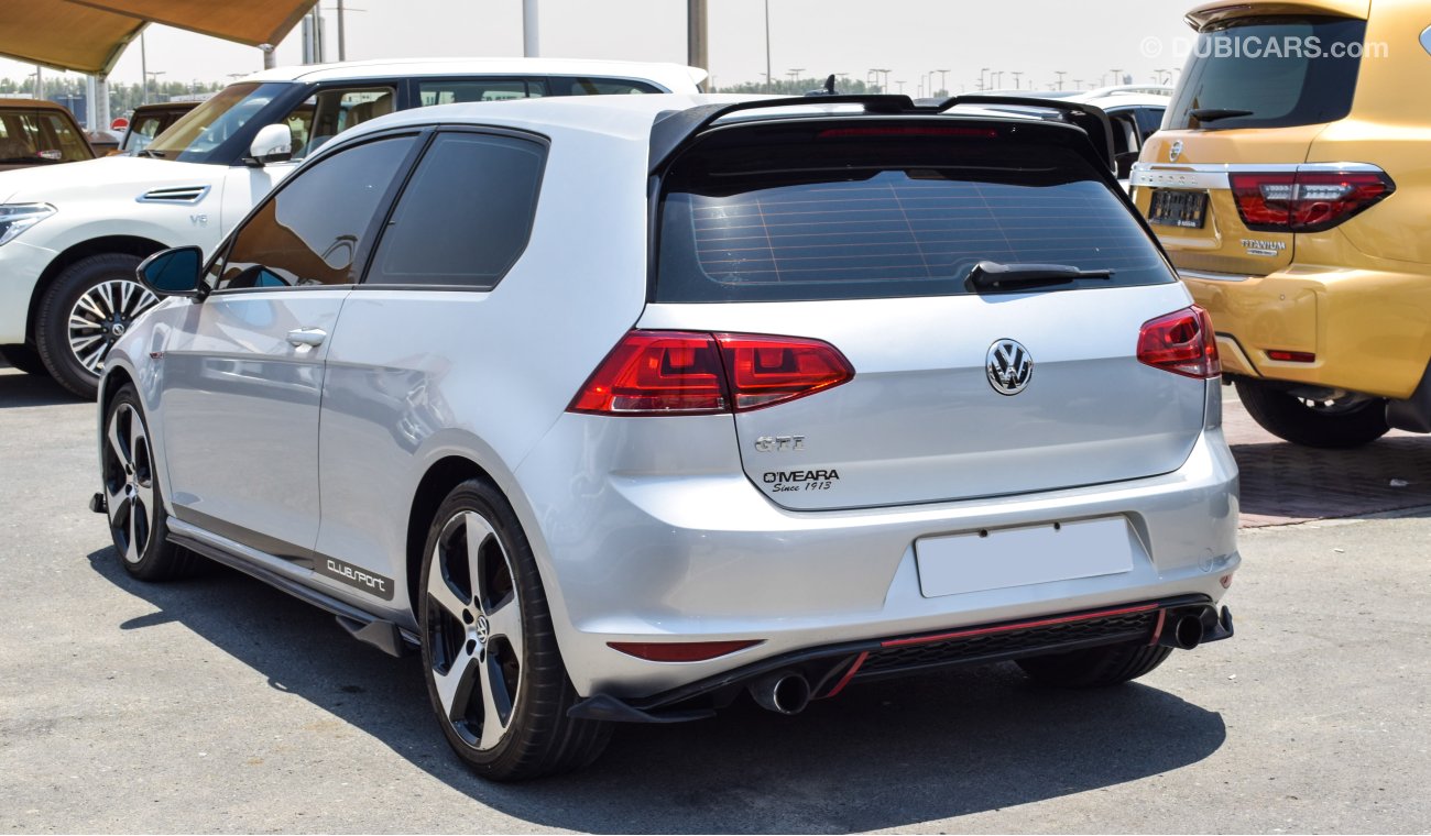 Volkswagen Golf GTI