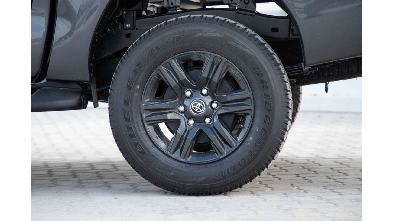 Toyota Hilux 2024 Toyota Hilux 4x4 DC 2.8 SR5 - Grey inside Maroon | Export Only