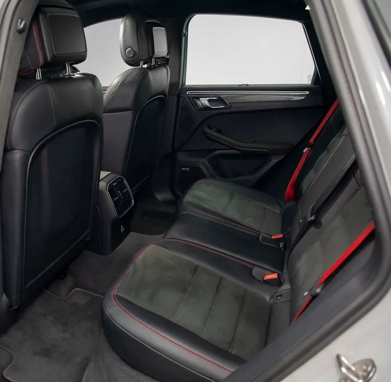 Porsche Macan GTS Service History • Huge Specification • GCC Specs