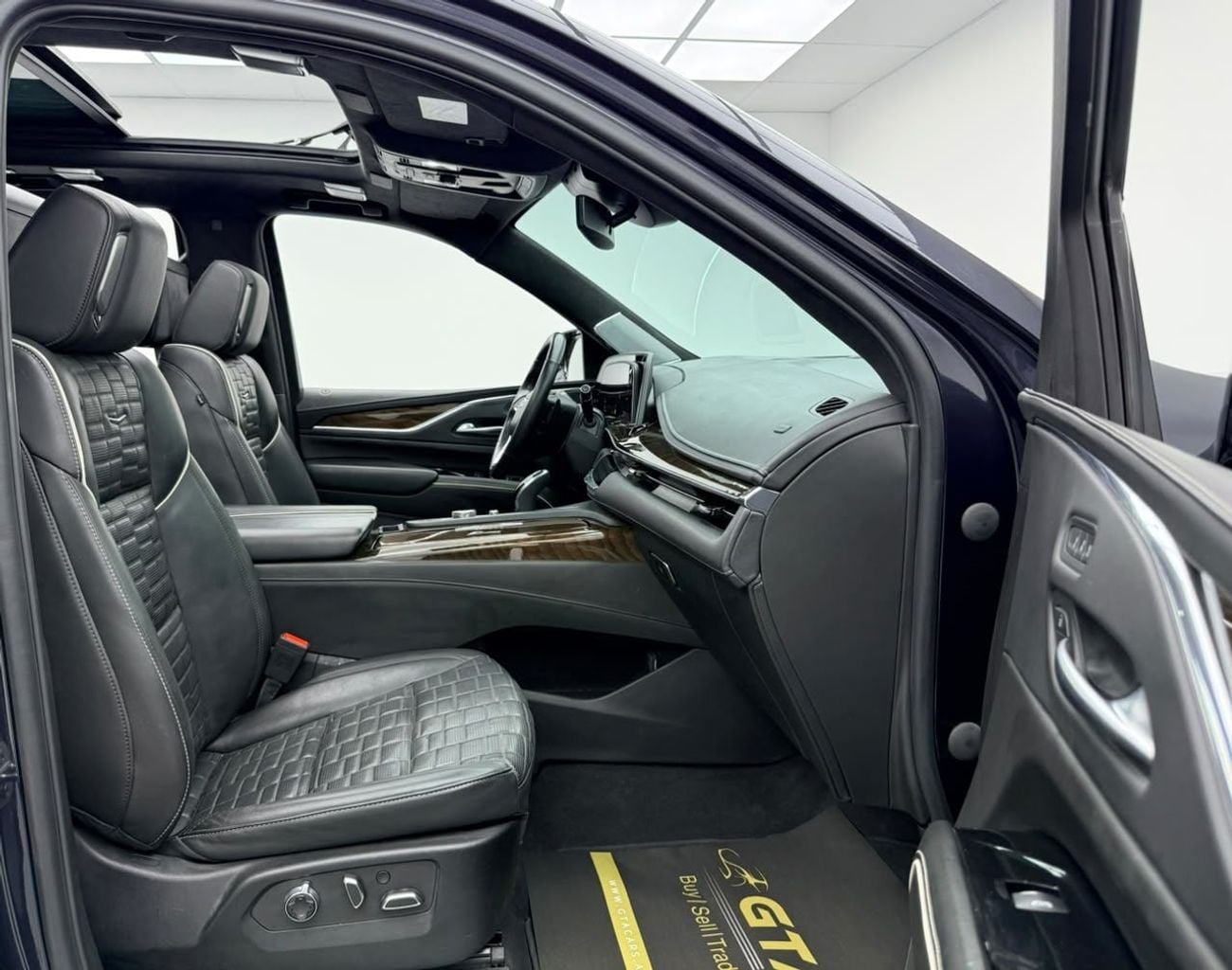 Cadillac Escalade SPORT PLATINUM 2023 Cadillac Escalade Sport Platinum, Excellent Condition, European Specs.