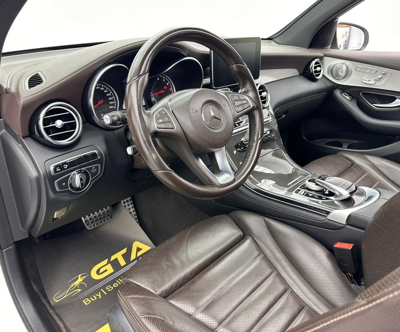 Mercedes-Benz GLC 43 AMG 4MATIC 3.0L 2017 Mercedes-Benz GLC 43 AMG 4Matic, Full Service History, Excellent Condition, GCC