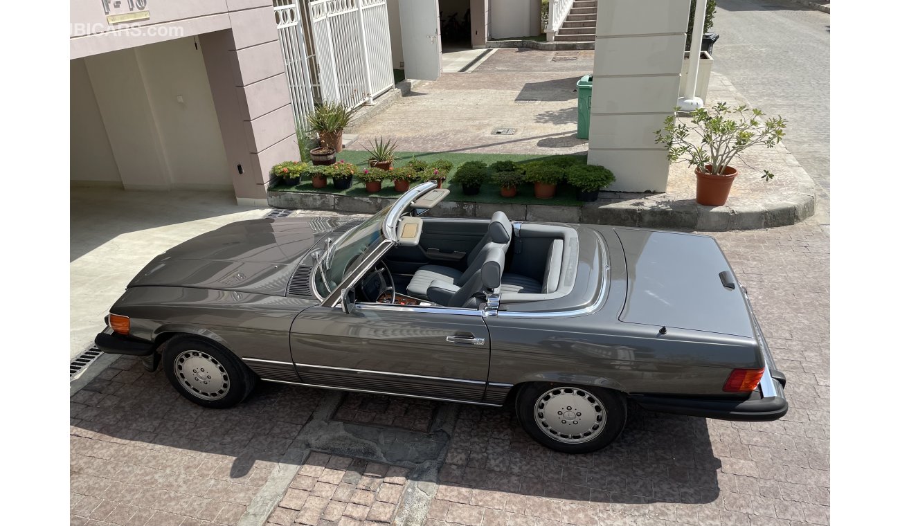 Mercedes-Benz 560 SL