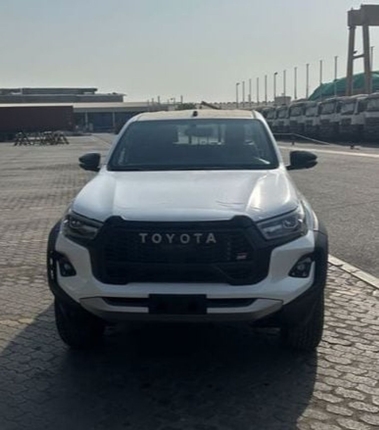 Toyota Hilux GR Sport 4.0L WHITE GCC 2025 FULL OPTION