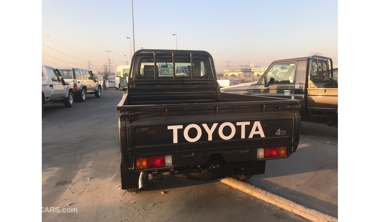 Toyota Land Cruiser Pick Up FULL OPTION